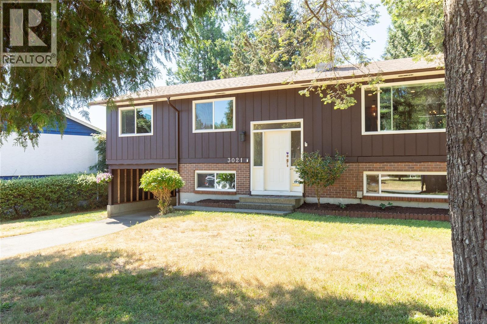 MLS® listing #30069961 for sale located at 3021 Crestwood Pl