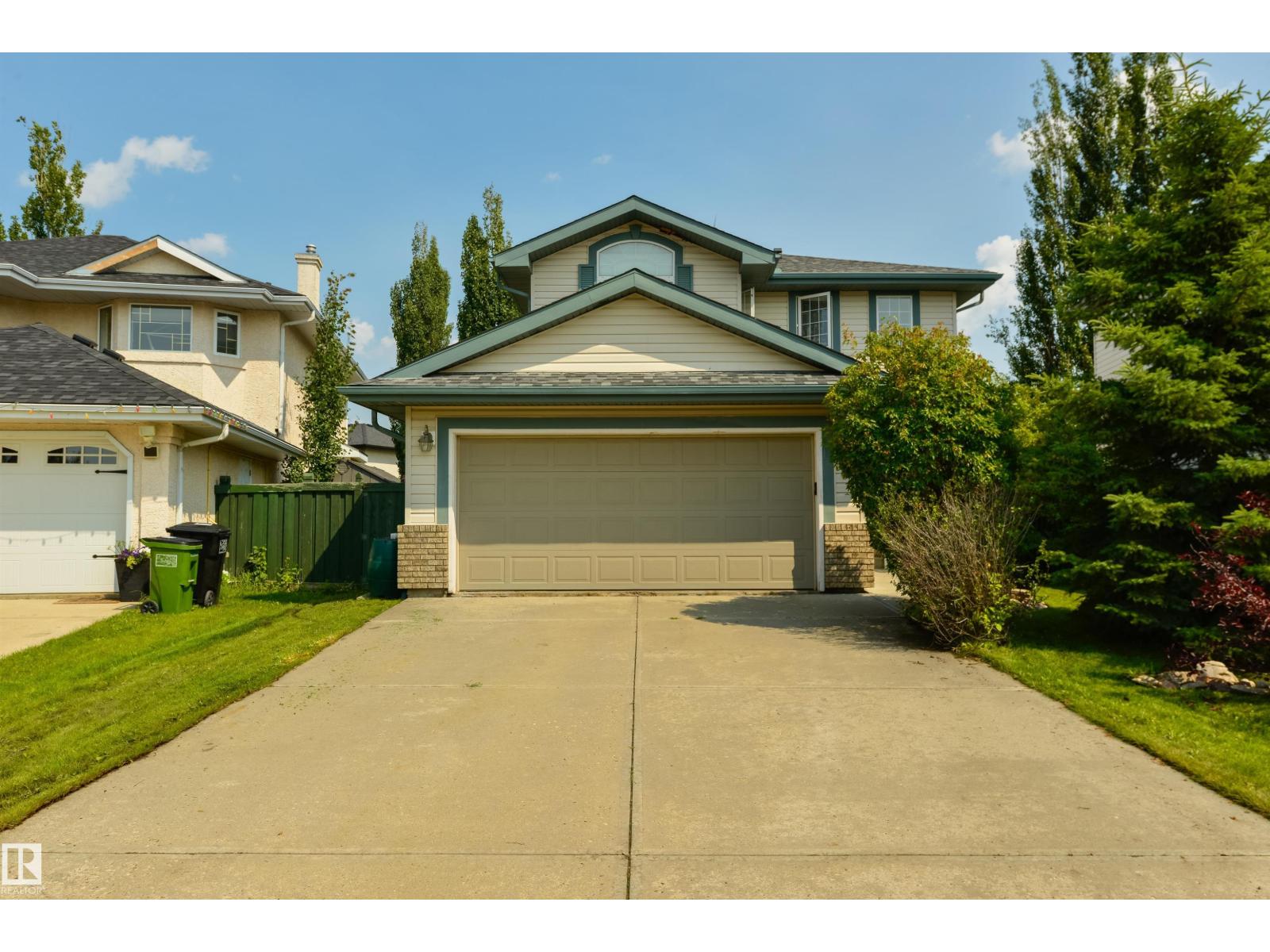 MLS® listing #30070082 for sale located at 1211 HENWOOD PL NW