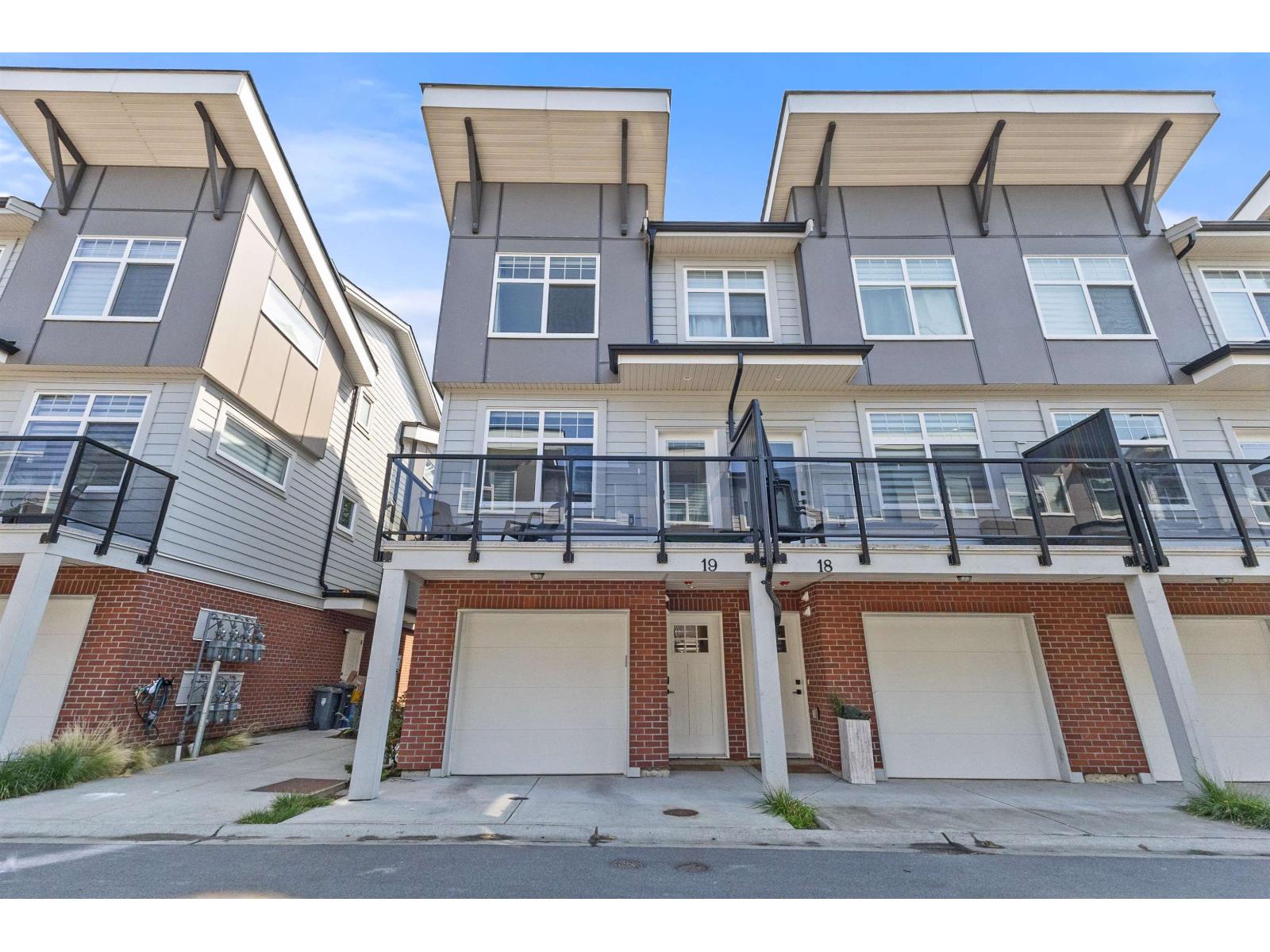 MLS® listing #30070564 for sale located at 19 22334 48 AVENUE