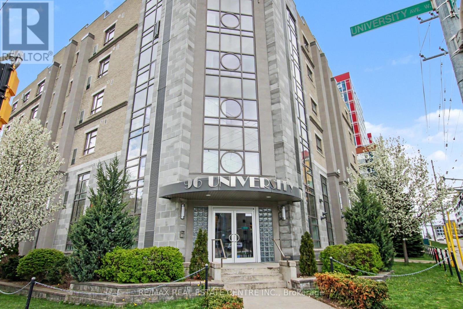 MLS® listing #30070857 for sale located at 96 UNIVERSITY AVENUE W