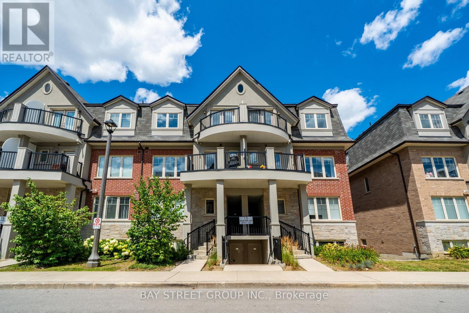 MLS® listing #30074069 for sale located at 27 - 15 EATON PARK LANE