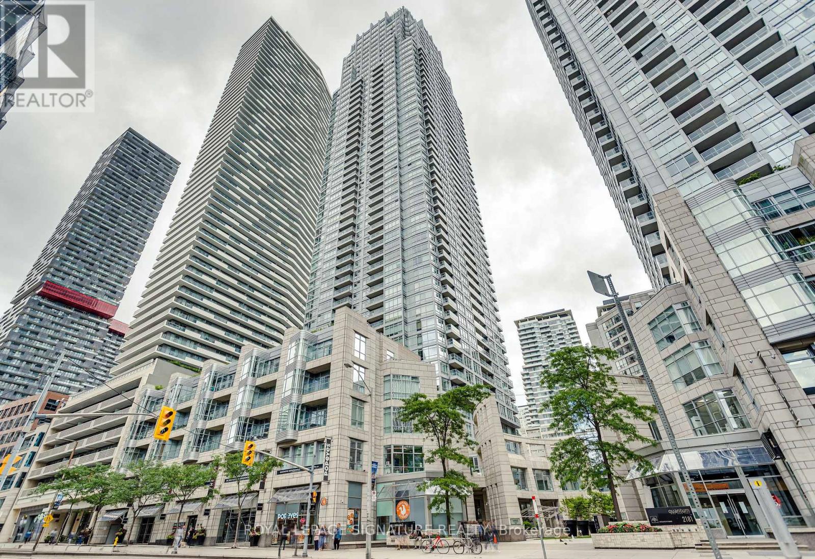 MLS® listing #30074610 for sale located at 910 - 2191 YONGE STREET