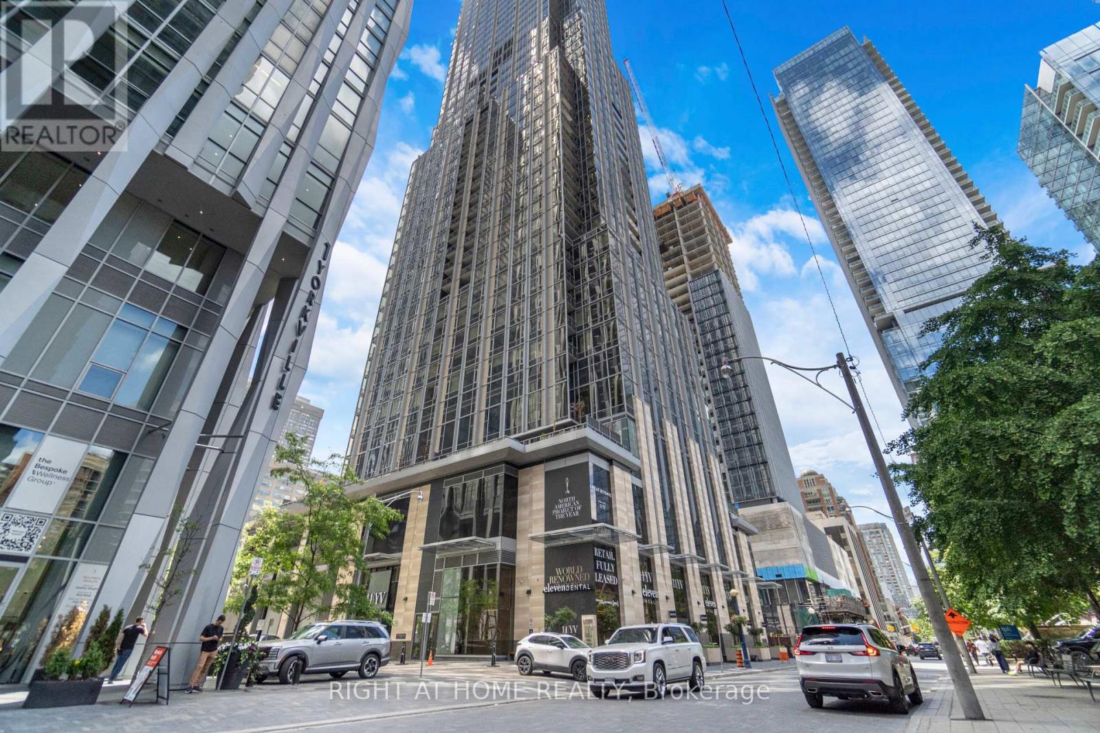 MLS® listing #30074809 for sale located at 2113 - 11 YORKVILLE AVENUE