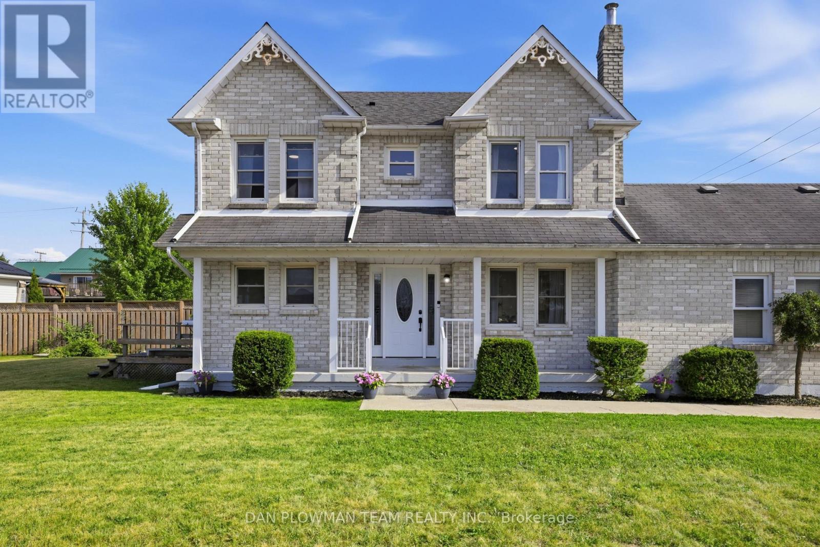 MLS® listing #30075401 for sale located at 7 SPRUCE STREET