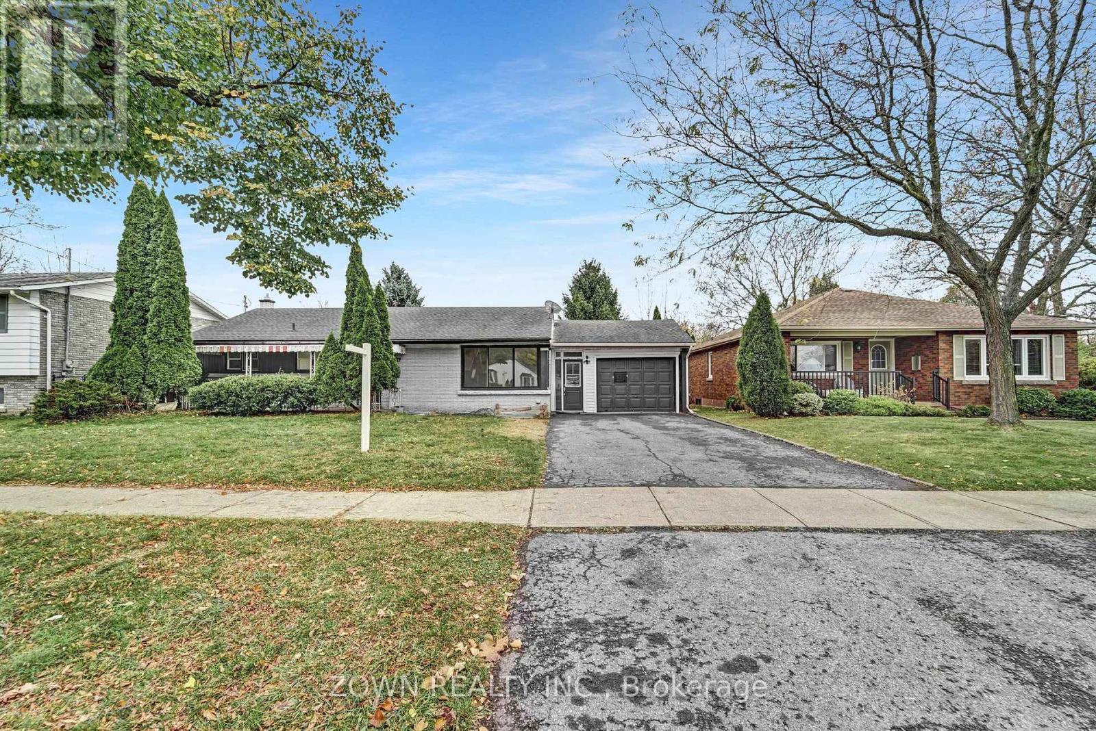 MLS® listing #30075406 for sale located at LOWER UNIT - 5866 VALLEY WAY