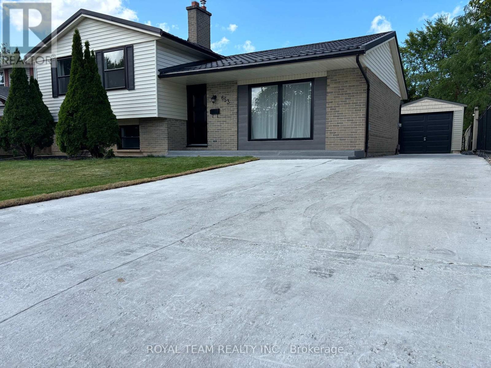 MLS® listing #30075569 for sale located at 653 STEEPLECHASE DRIVE