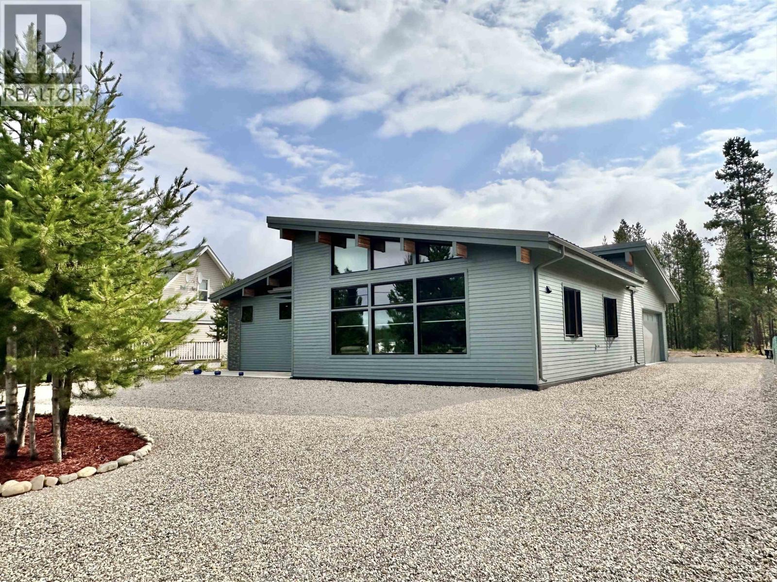 MLS® listing #30077472 for sale located at 209 DOGWOOD STREET