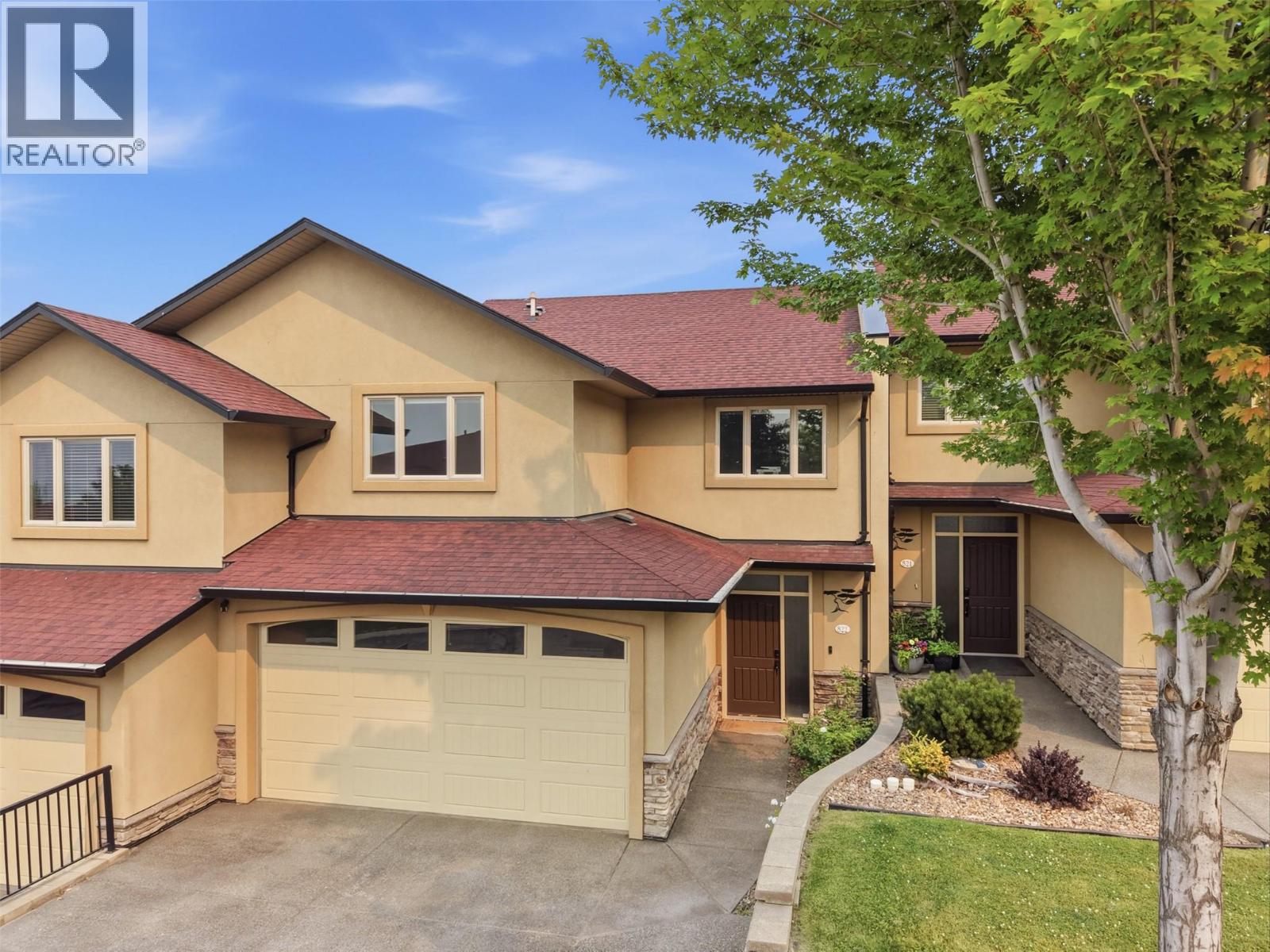 MLS® listing #30078115 for sale located at 15 HUDSON'S BAY Trail Unit# 822