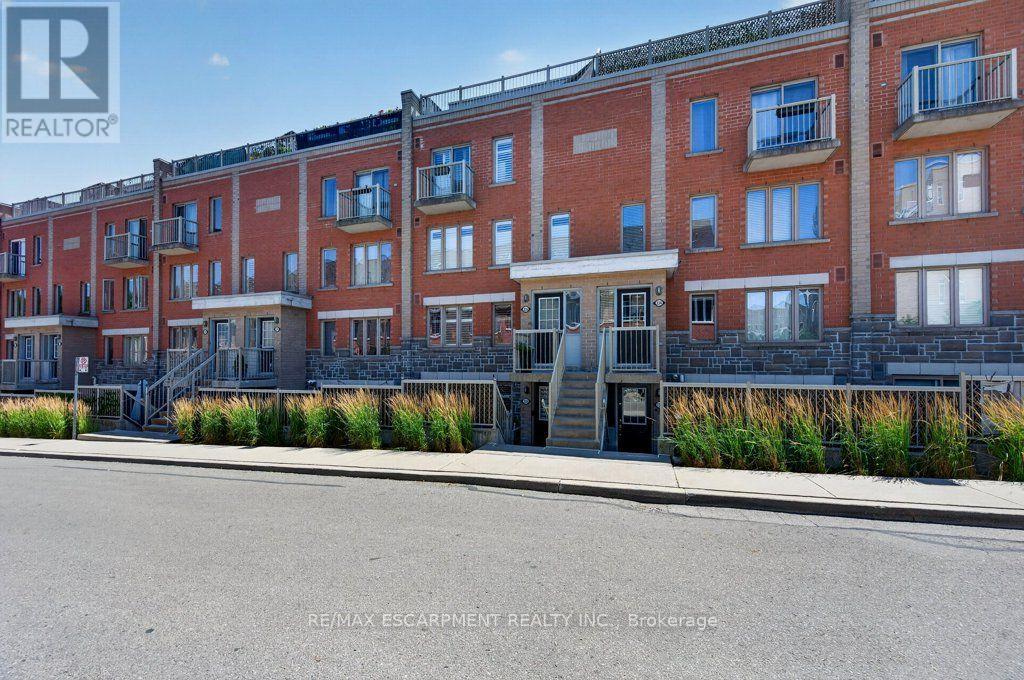MLS® listing #30079605 for sale located at 34 - 25 TURNTABLE CRESCENT