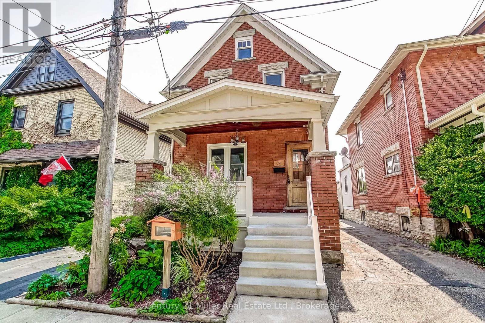 MLS® listing #30079623 for sale located at 17 WHITNEY PLACE