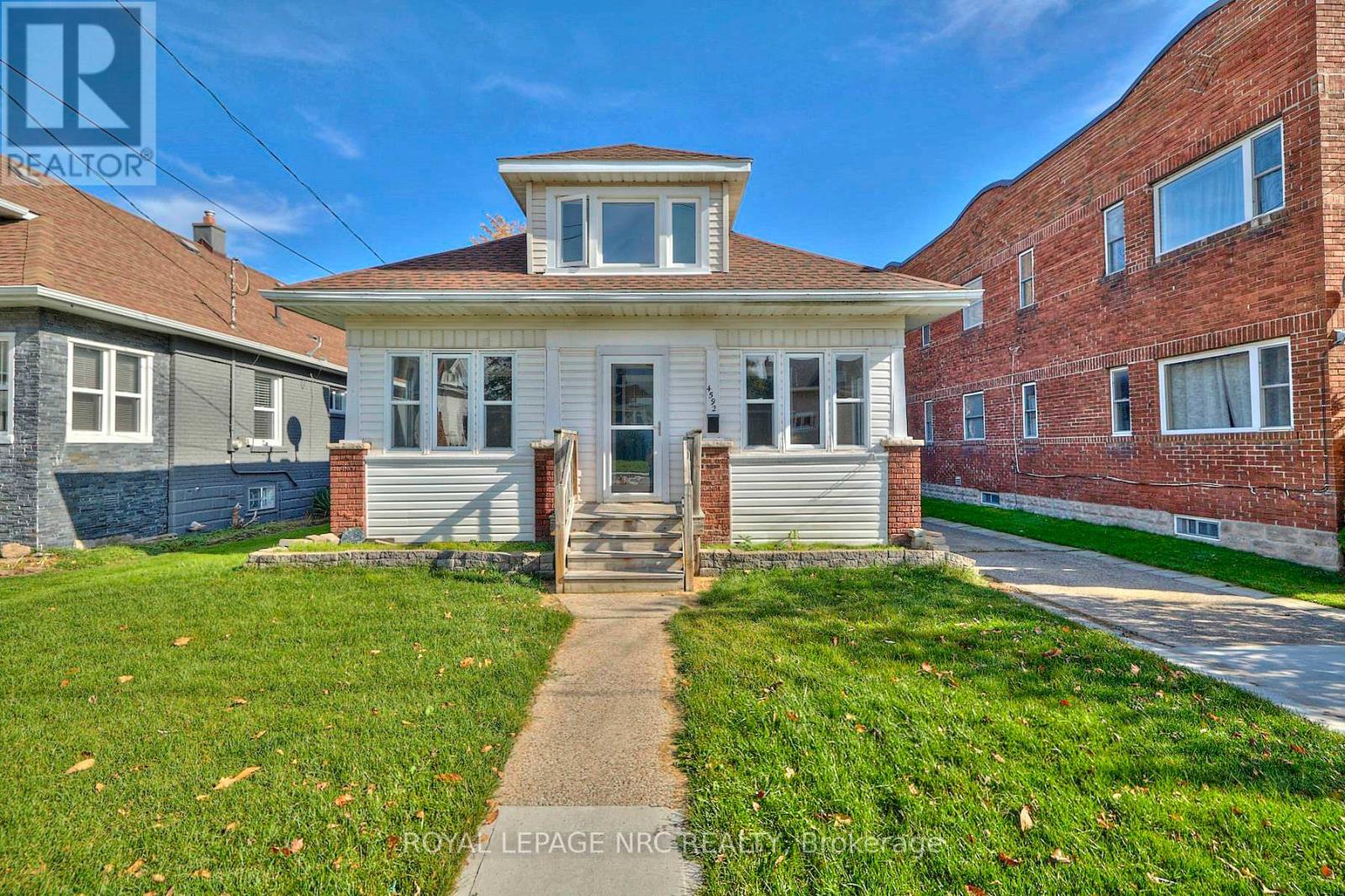MLS® listing #30079661 for sale located at 4592 SIXTH AVENUE