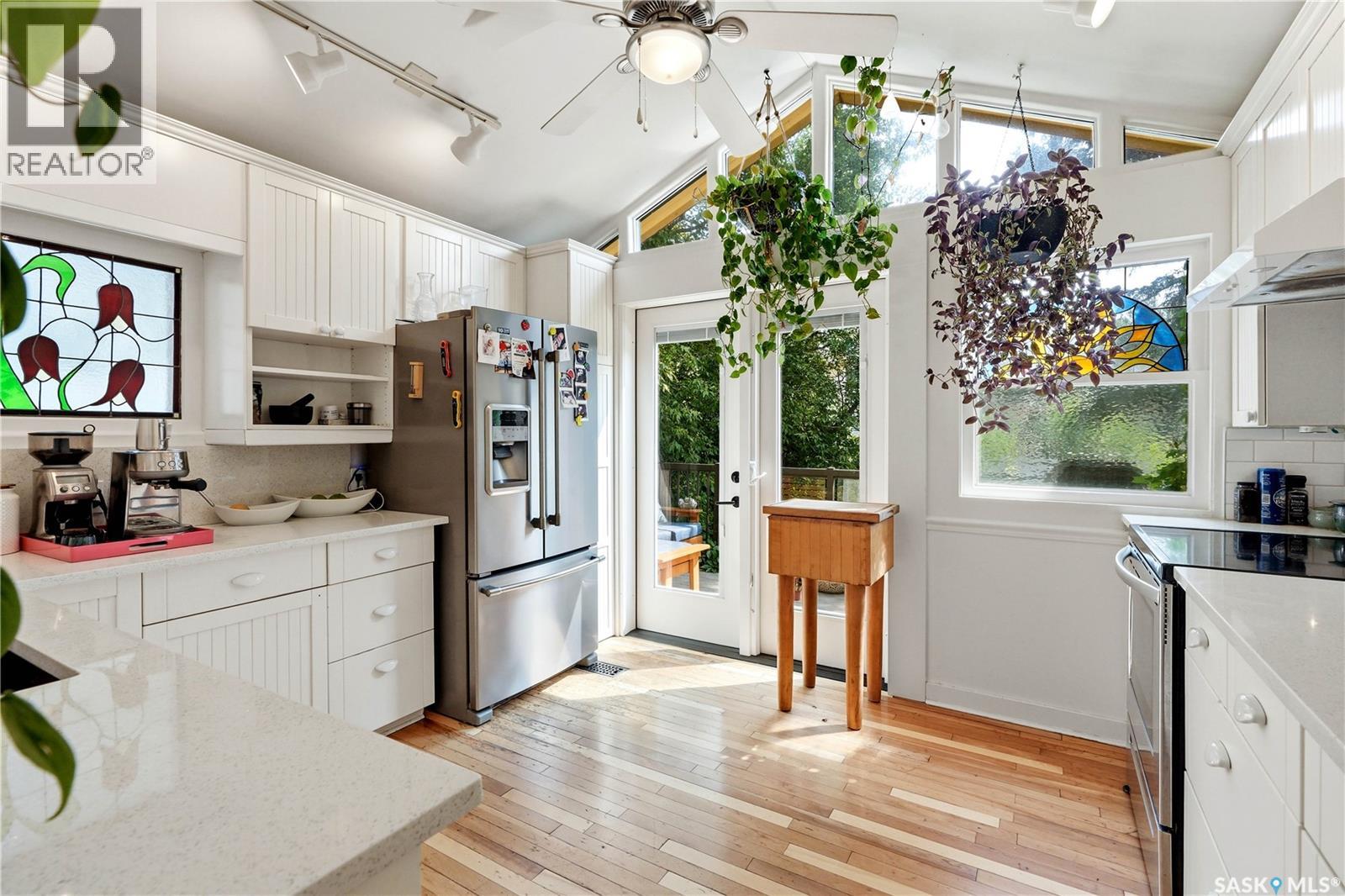 MLS® listing #30079725 for sale located at 518 10th STREET E