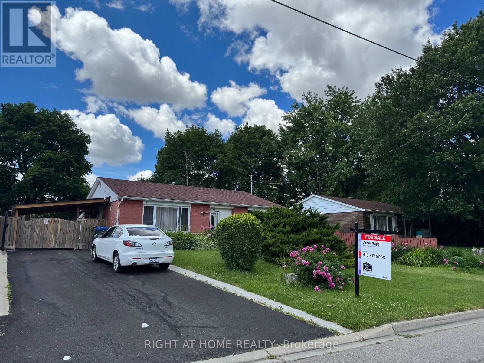MLS® listing #30080342 for sale located at 4 LESLIE STREET