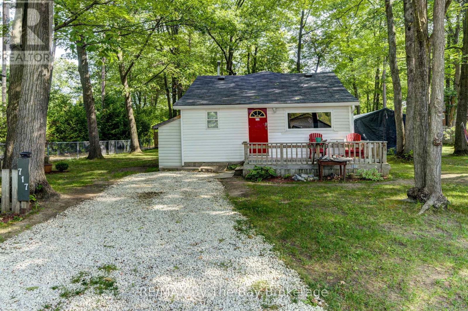 MLS® listing #30080398 for sale located at 717 OXBOW PARK DRIVE