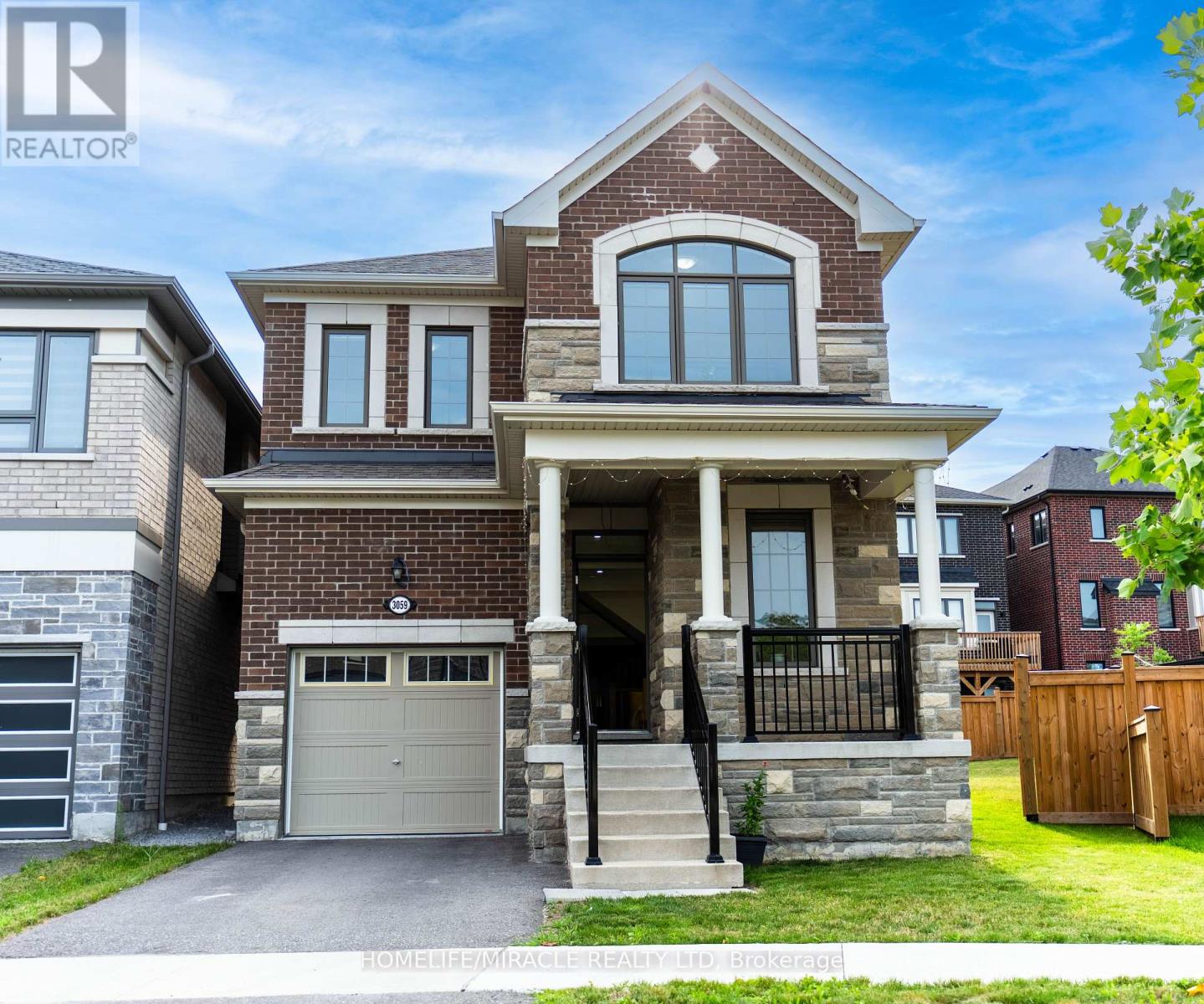 MLS® listing #30080437 for sale located at 3059 HOLLYBERRY TRAIL