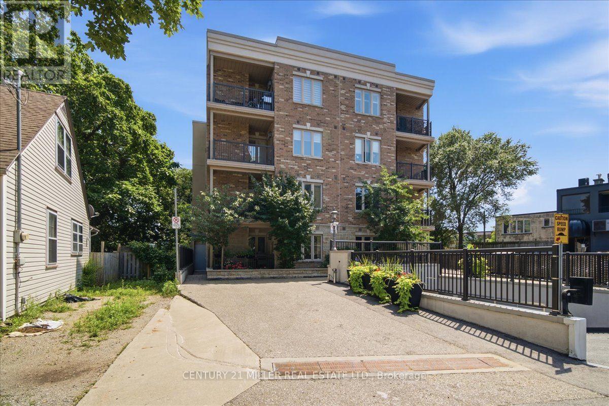 MLS® listing #30081458 for sale located at 102 - 70 STEWART STREET