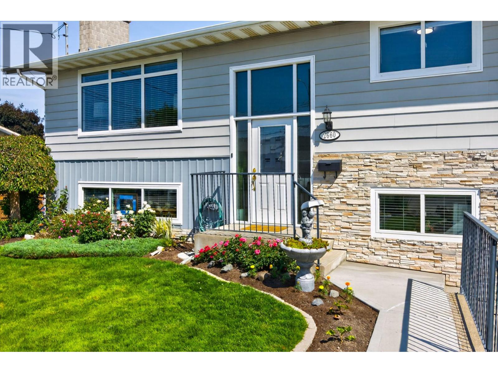 MLS® listing #30083351 for sale located at 2660 Argyle Avenue