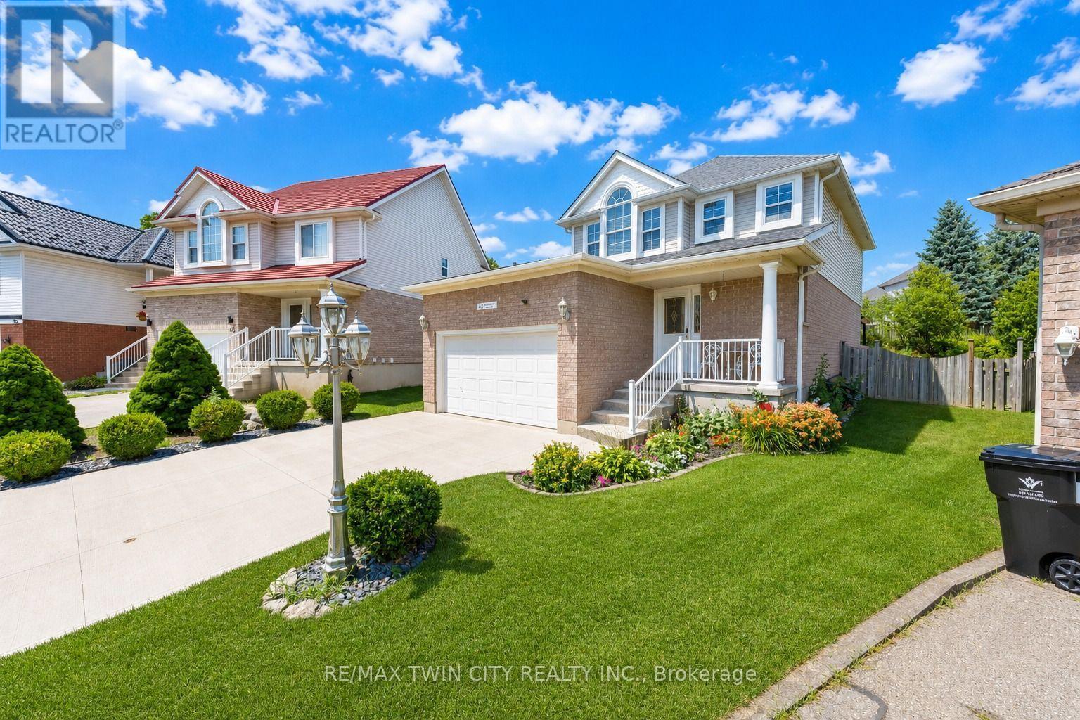 MLS® listing #30084069 for sale located at 42 BRIARMEADOW CRESCENT