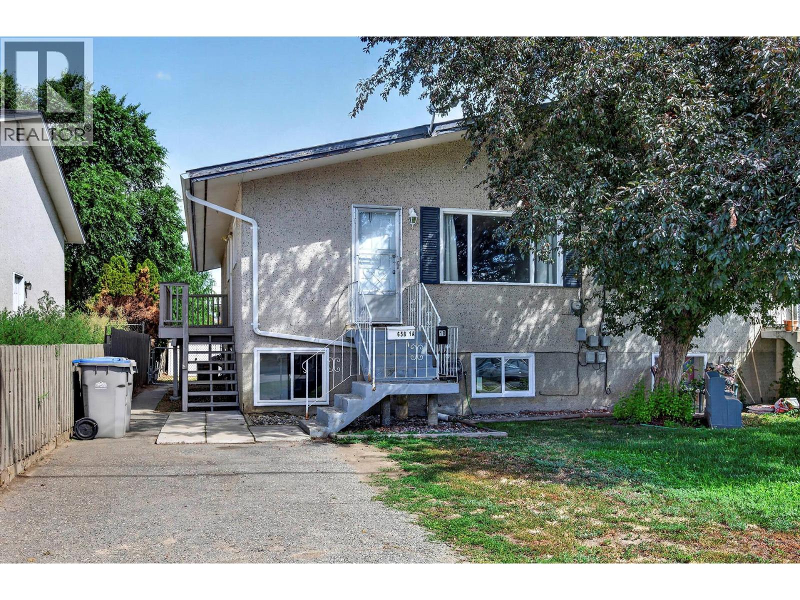 MLS® listing #30088628 for sale located at 658 COURTENAY Crescent