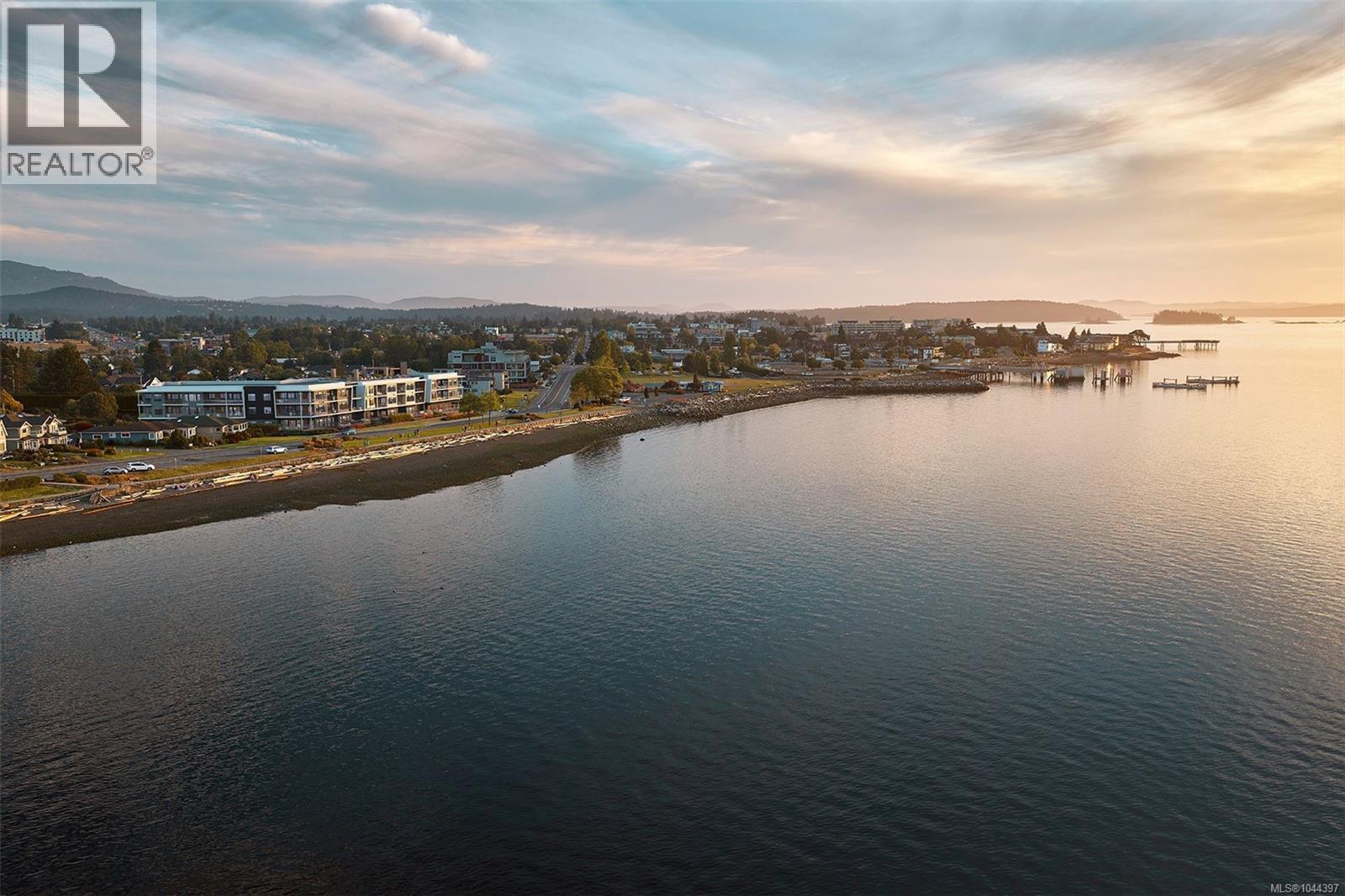 MLS® listing #30090423 for sale located at 313 9522 Lochside Dr
