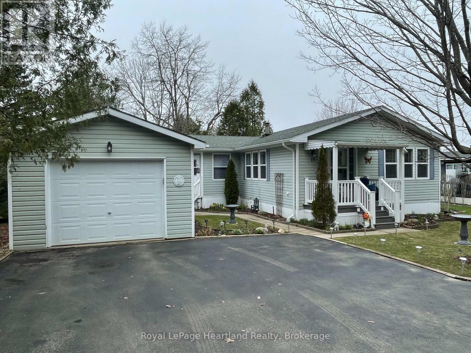MLS® listing #30090531 for sale located at 15 HURON LANE