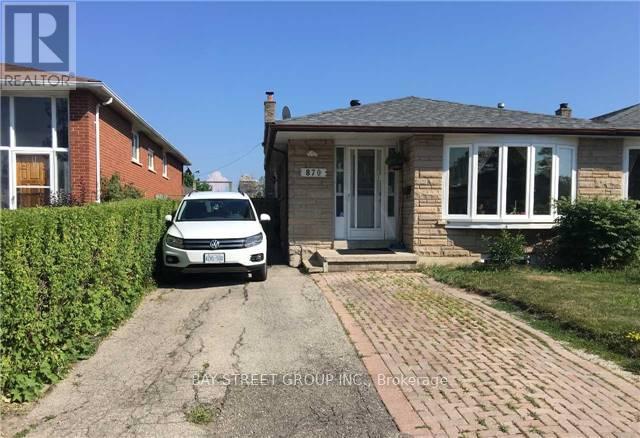 MLS® listing #30091109 for sale located at LOWER - 870 CONSORT CRESCENT