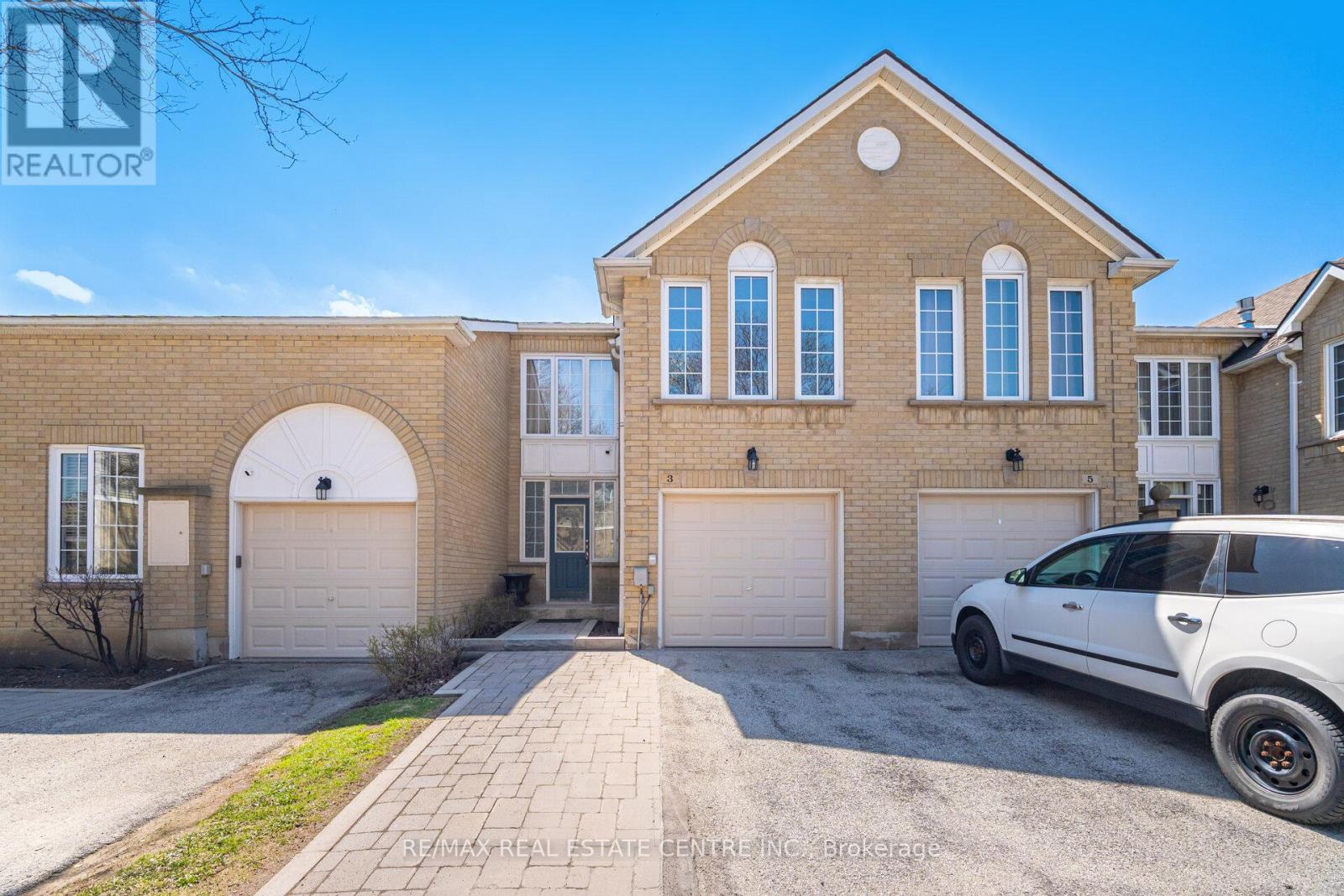 MLS® listing #30093155 for sale located at 2 - 3 HARTNELL SQUARE