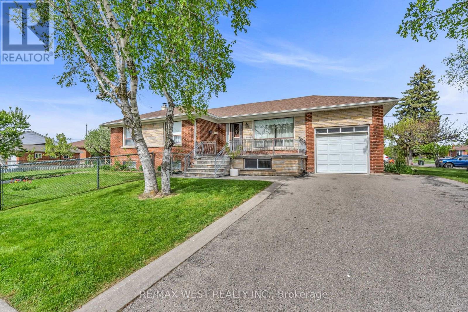 MLS® listing #30095118 for sale located at 90 TAVISTOCK ROAD