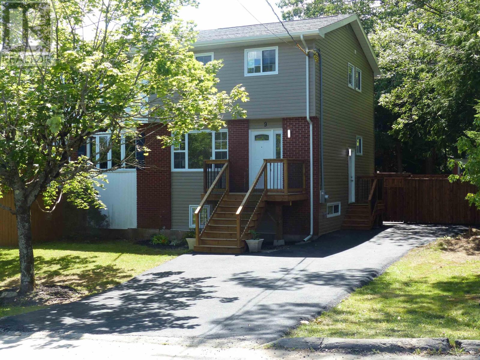 MLS® listing #30095404 for sale located at 9 Gordon Court