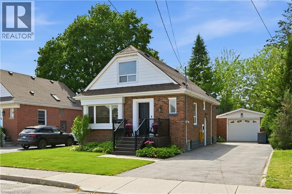 MLS® listing #30095916 for sale located at 18 IPSWICH Place