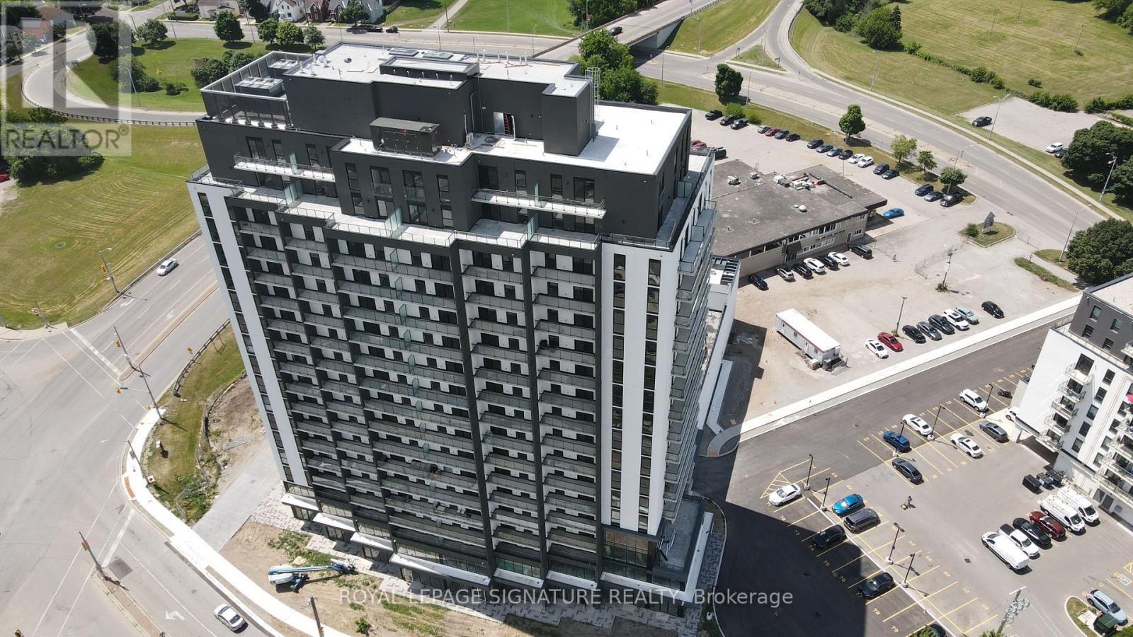 MLS® listing #30097760 for sale located at 33 ERIE AVENUE