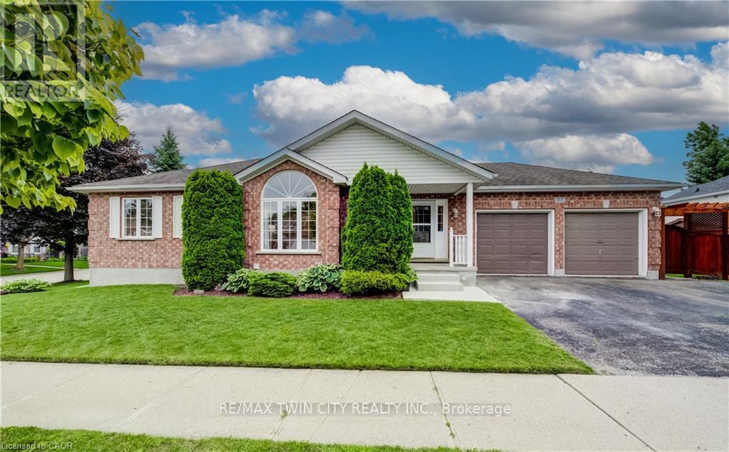 MLS® listing #30098338 for sale located at 27 CHANDOS DRIVE