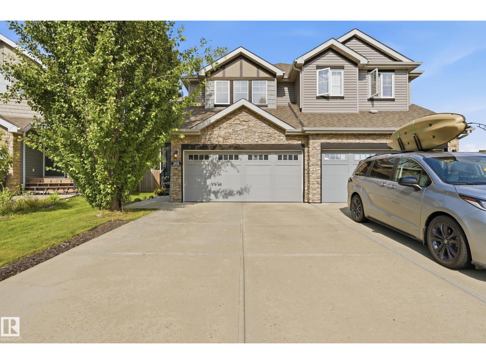 MLS® listing #30098662 for sale located at 3606 Whitelaw BA NW