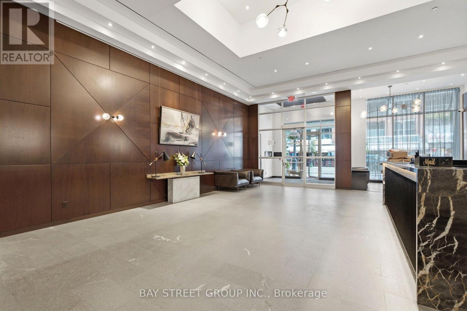 MLS® listing #30099193 for sale located at 925 - 36 BLUE JAYS WAY