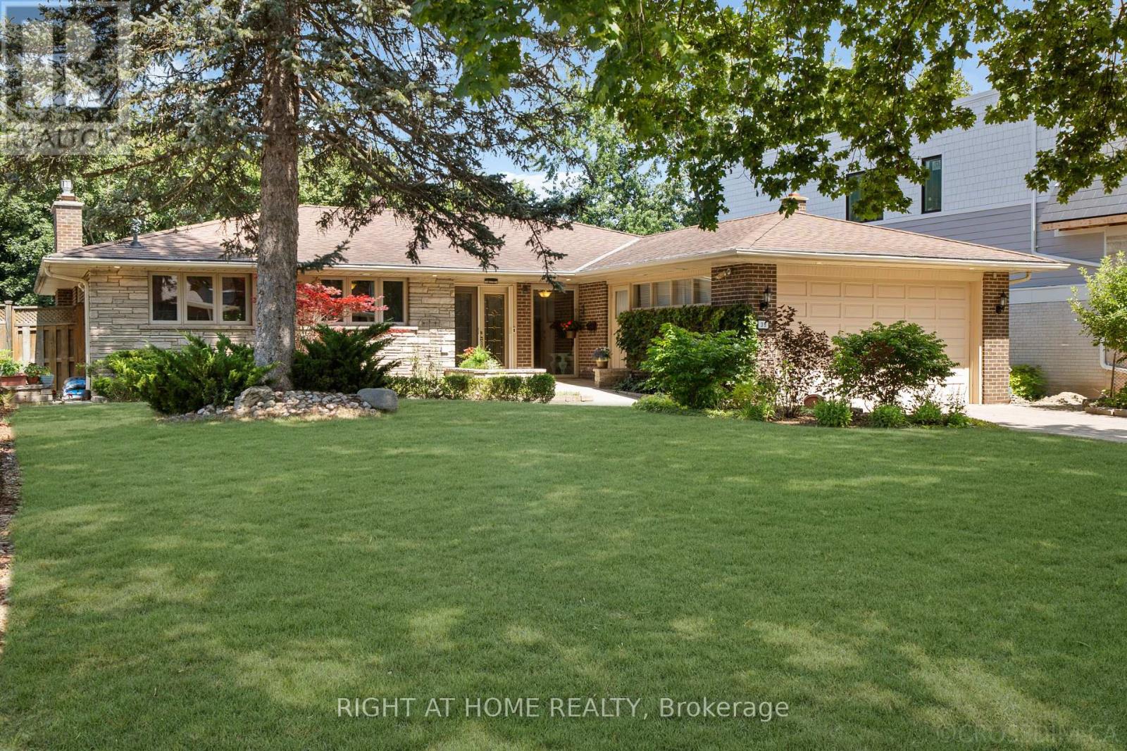 MLS® listing #30099207 for sale located at 39 GROVETREE ROAD