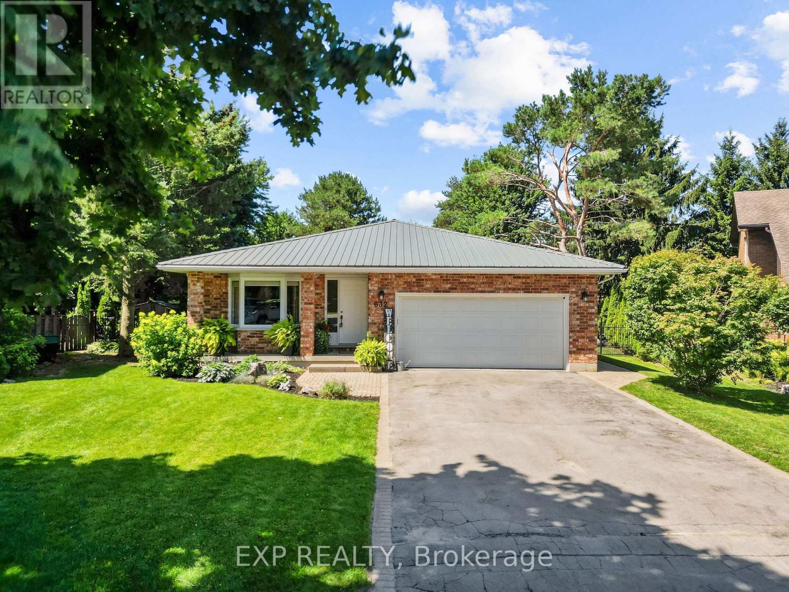 MLS® listing #30099261 for sale located at 632 HOOVER PLACE