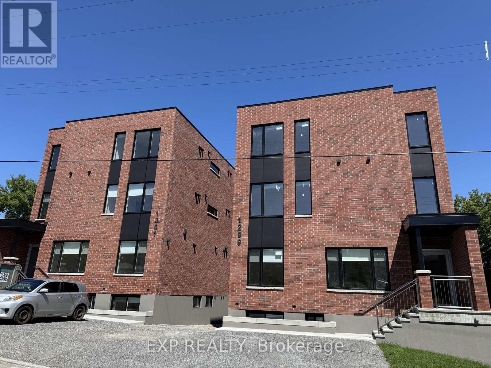 MLS® listing #30099273 for sale located at 1 - 1301 DORCHESTER AVENUE