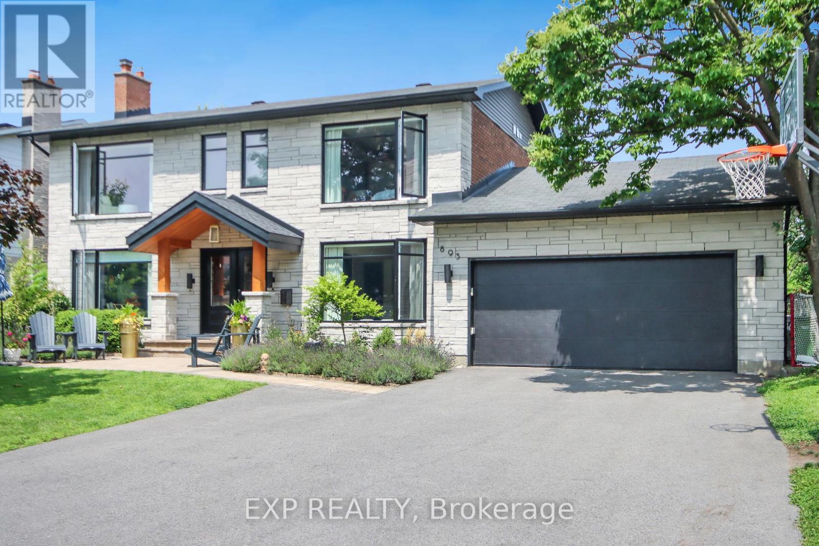 MLS® listing #30099381 for sale located at 895 DRESDEN CRESCENT