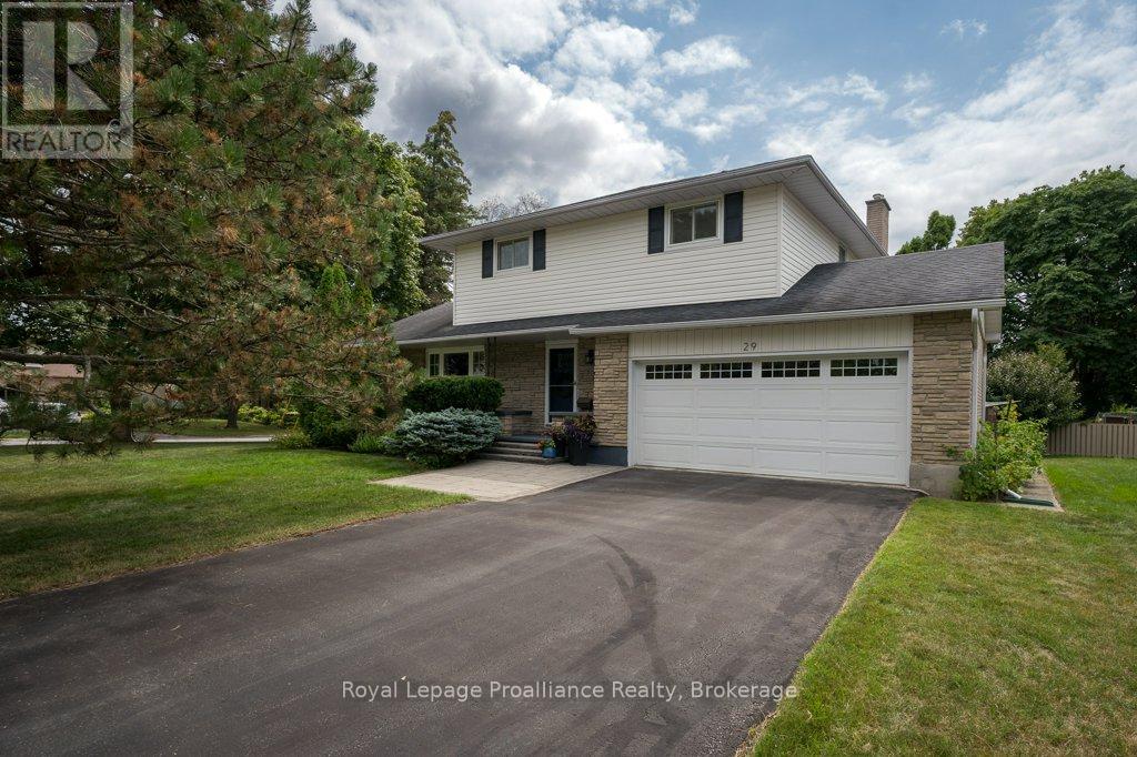 MLS® listing #30099507 for sale located at 29 HOPE CRESCENT
