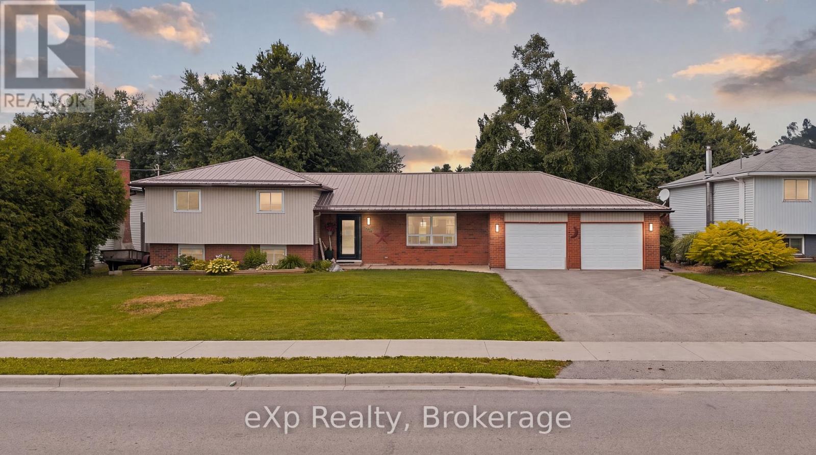 MLS® listing #30099660 for sale located at 375 VICTORIA STREET W