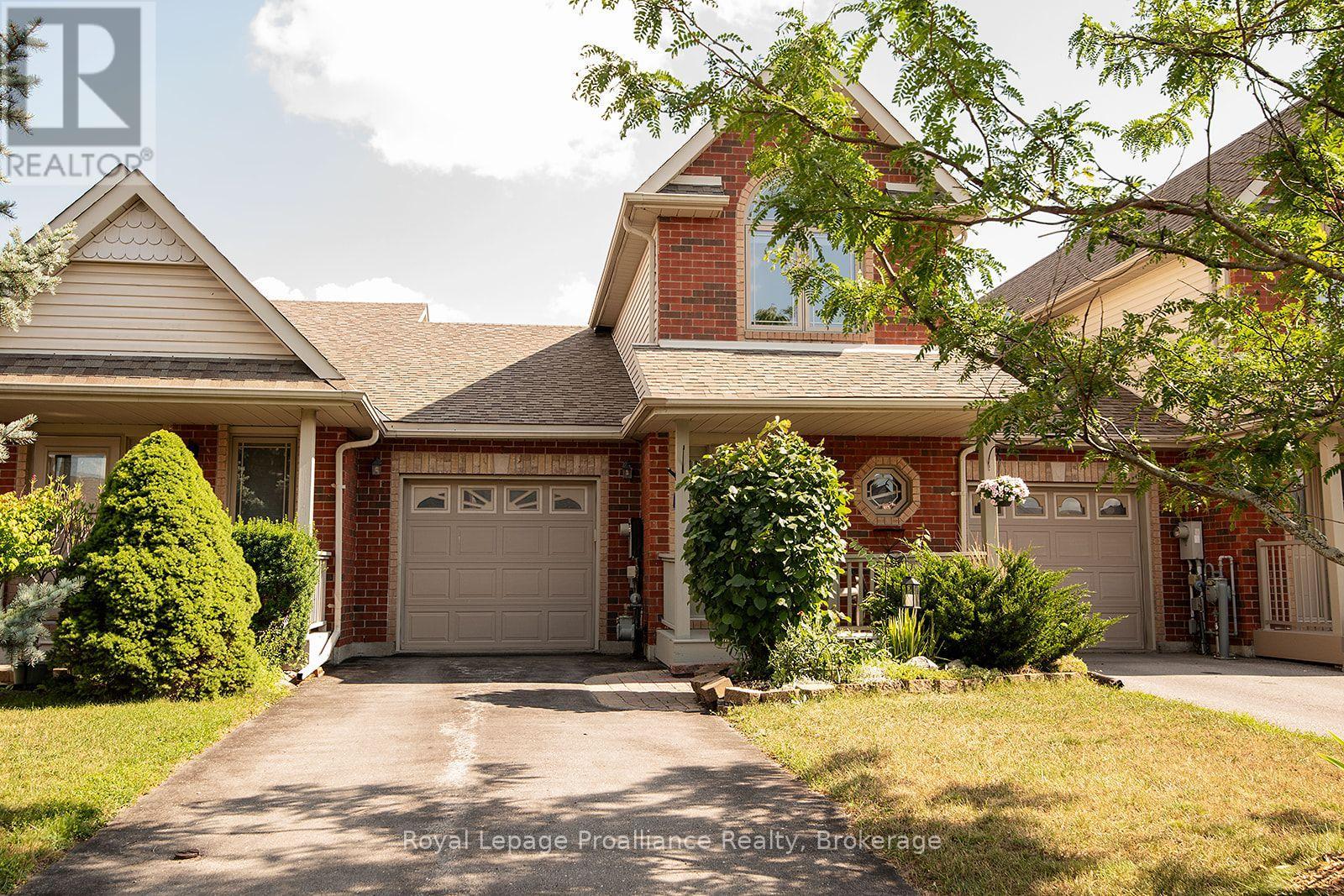 MLS® listing #30100006 for sale located at 31 HAWTHORN STREET