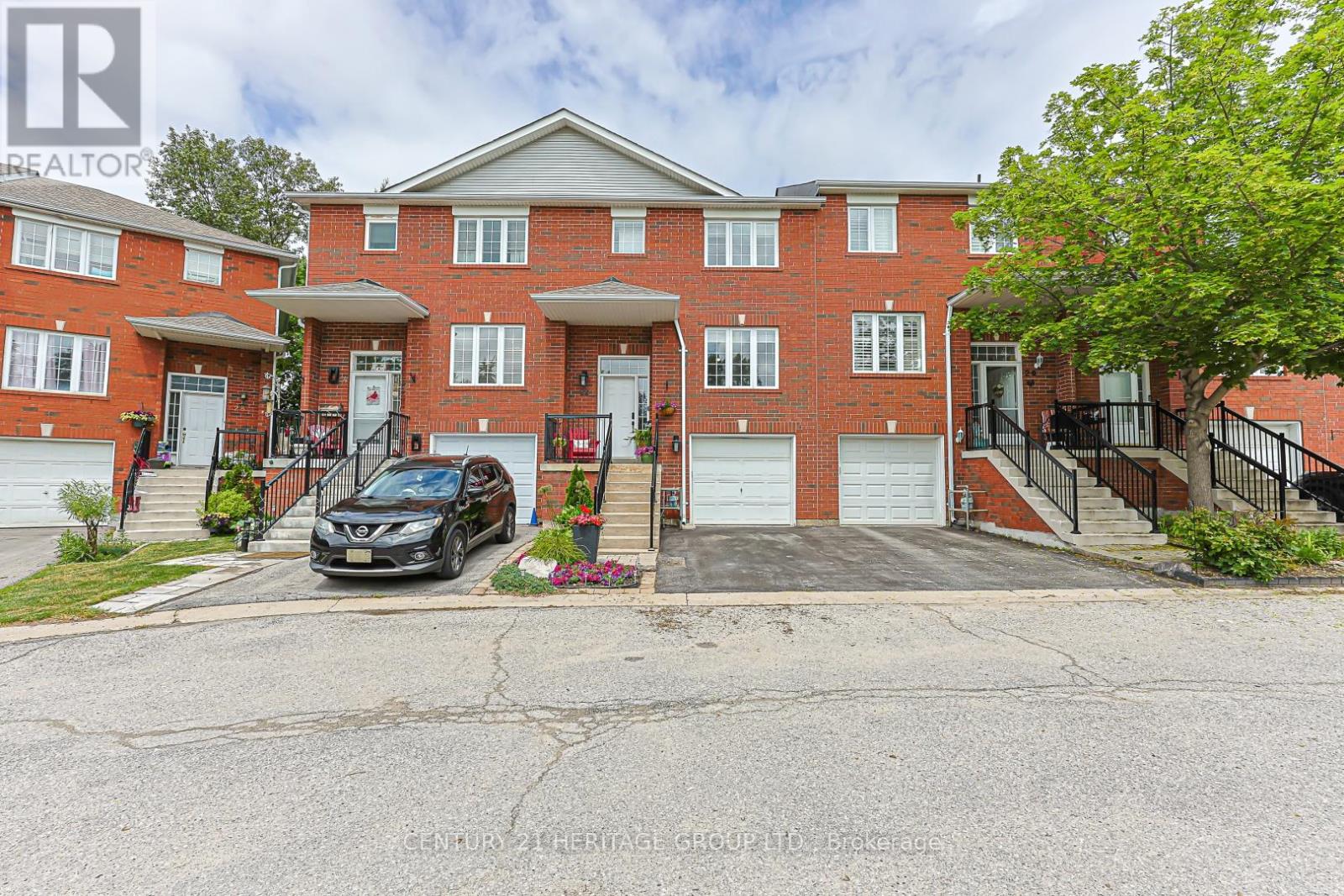 MLS® listing #30100063 for sale located at 22 VILLAGE GREEN LANE