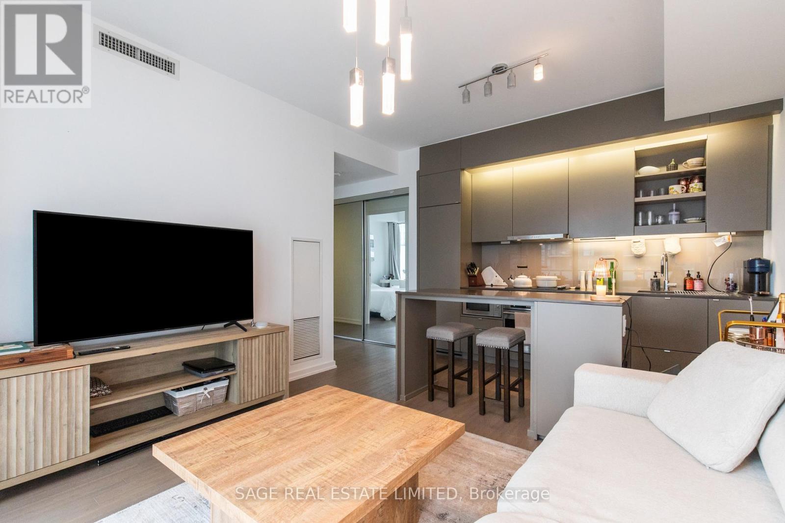 MLS® listing #30100208 for sale located at 3308 - 101 PETER STREET
