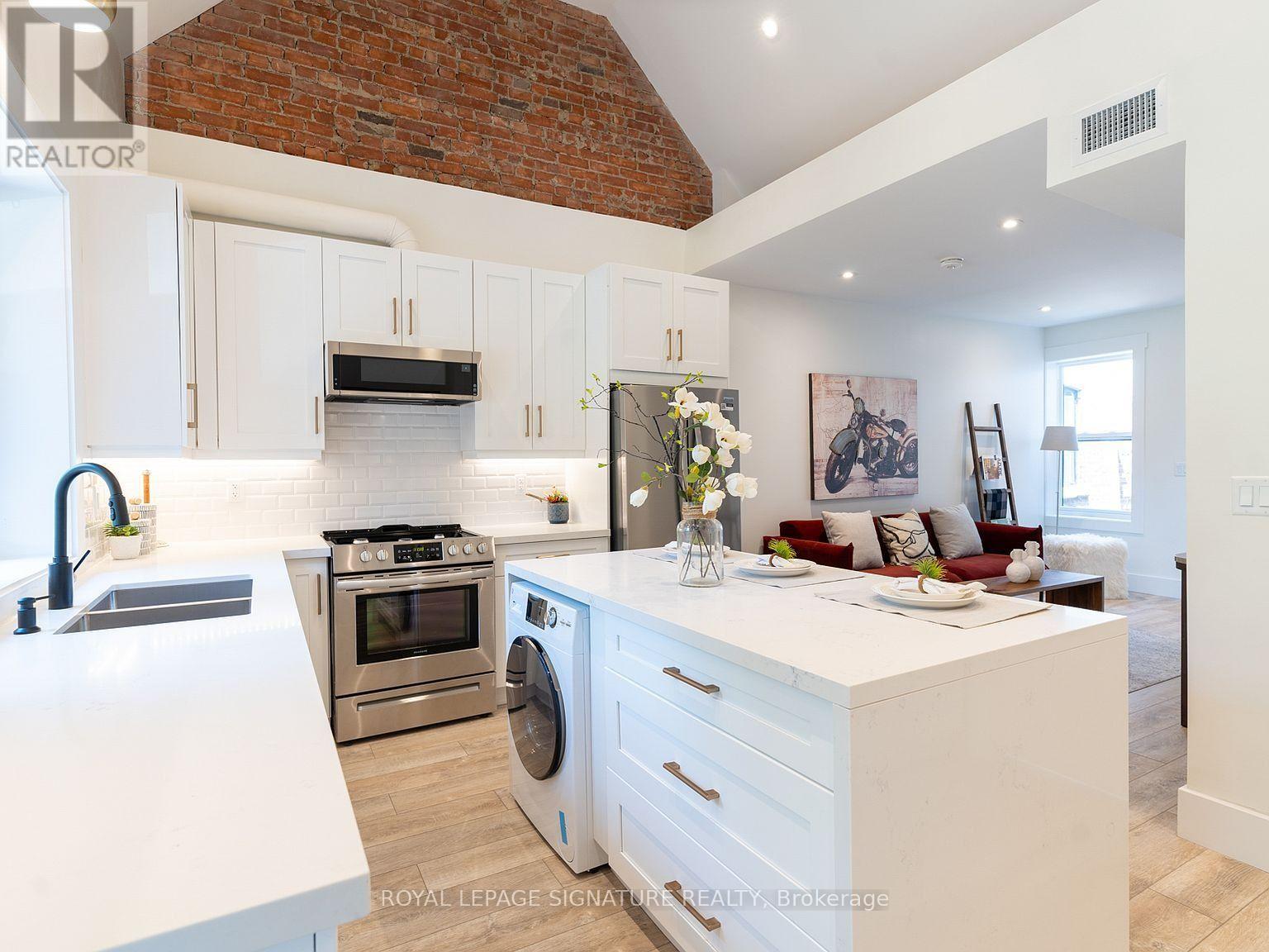 MLS® listing #30100215 for sale located at UPPER - 129 KENILWORTH AVENUE