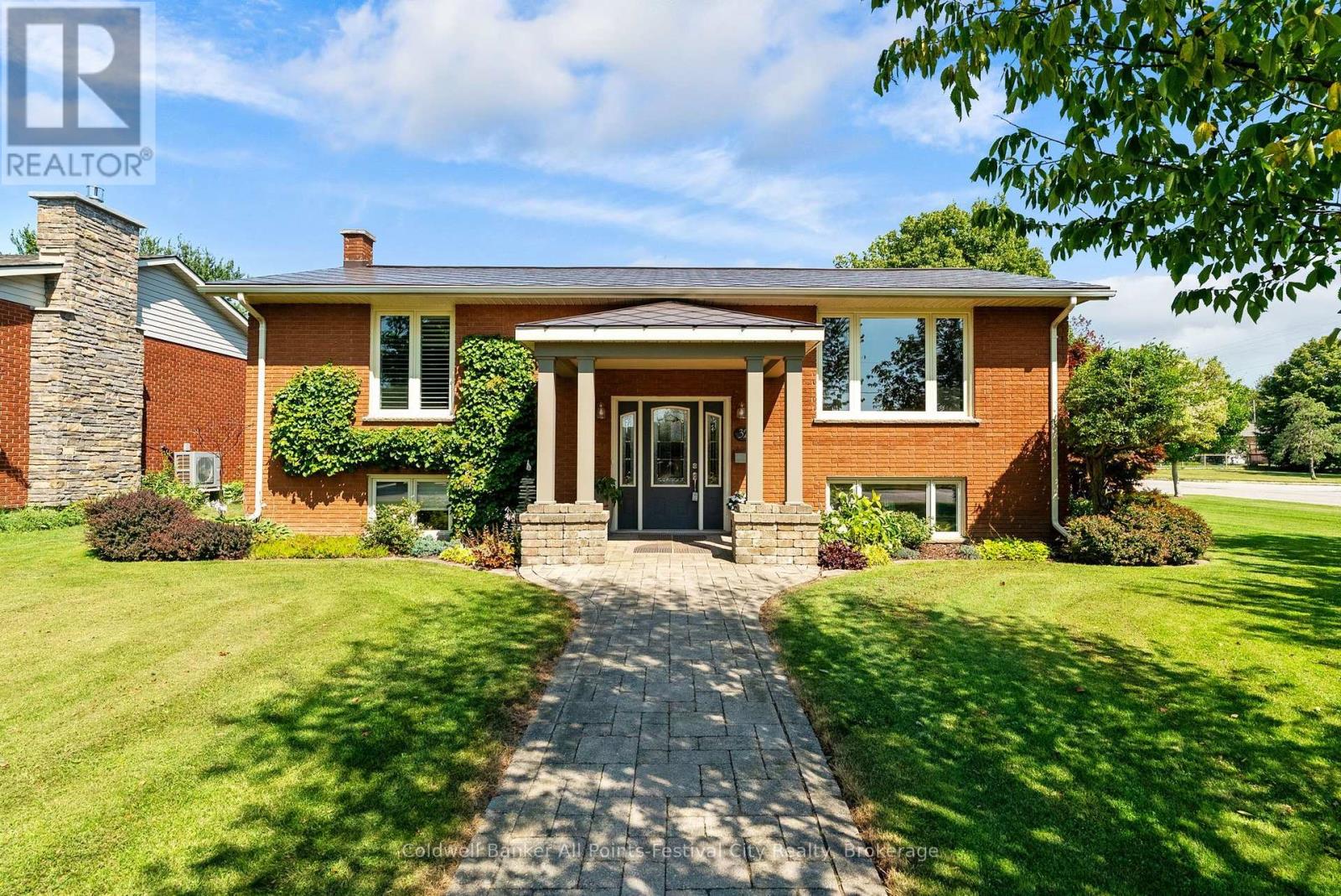 MLS® listing #30100241 for sale located at 323 WARREN STREET