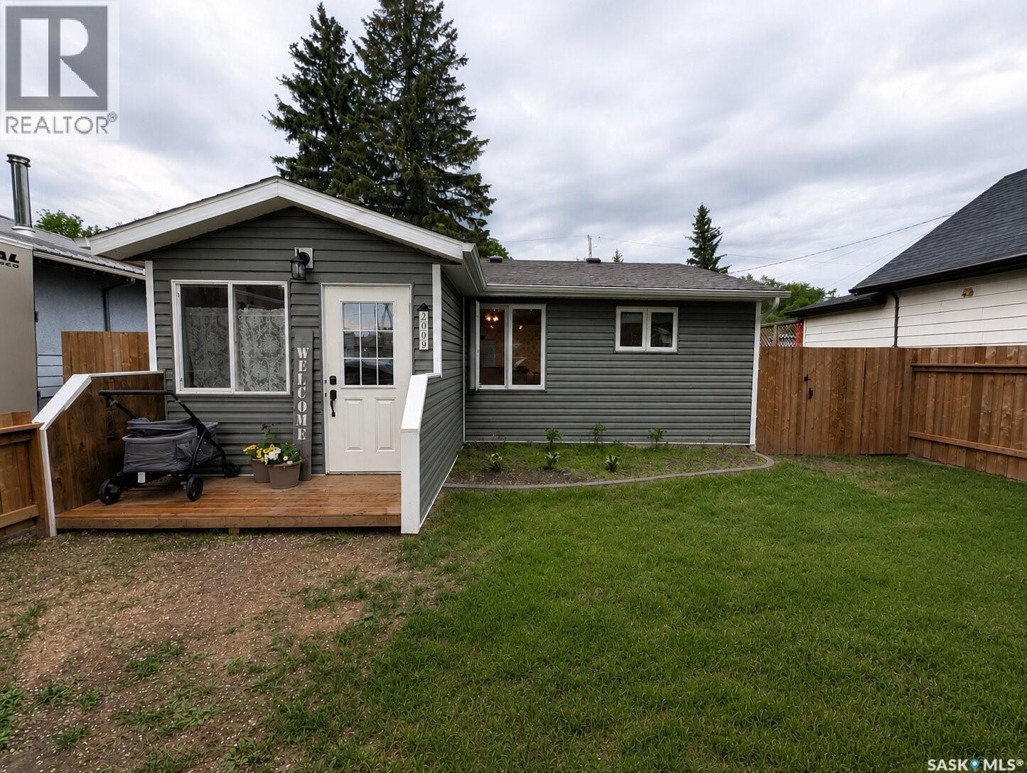 MLS® listing #30100811 for sale located at 2009 7th STREET