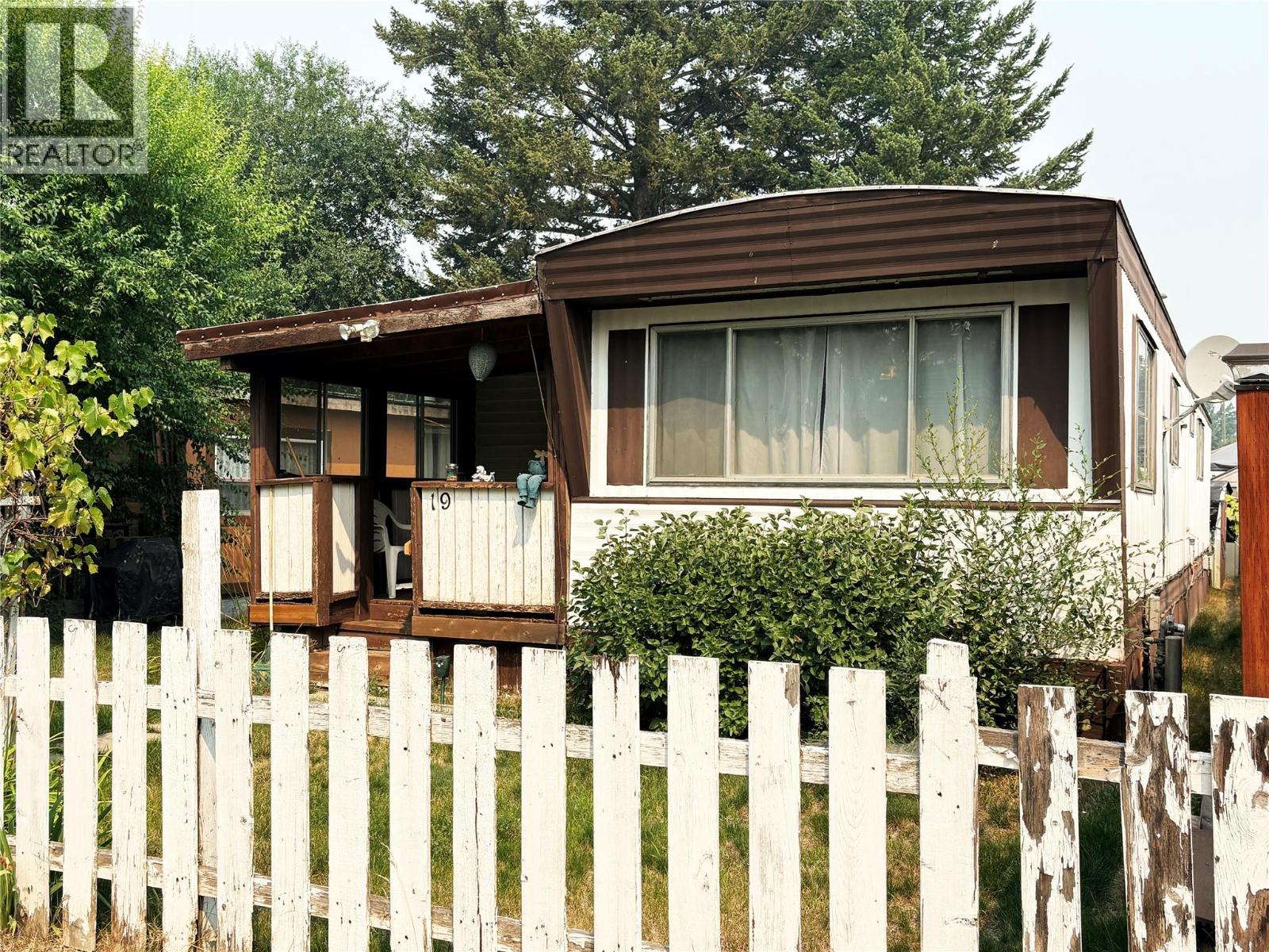 MLS® listing #30100953 for sale located at 130 Station Road Unit# 19
