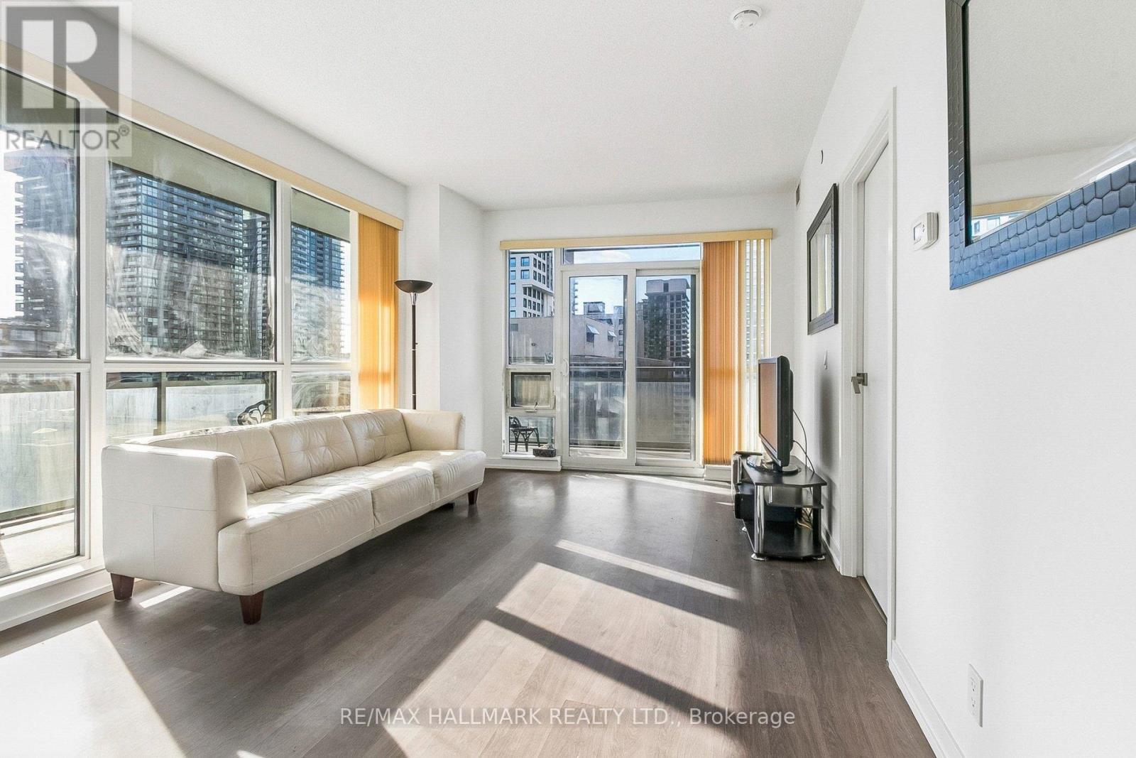 MLS® listing #30103139 for sale located at 1212 - 98 LILLIAN STREET