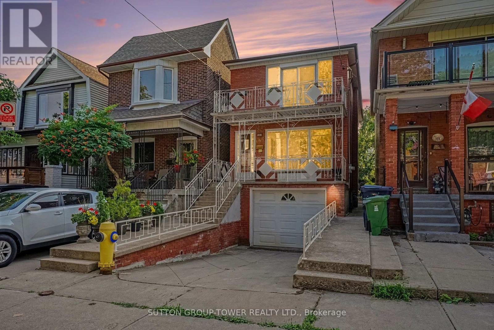 MLS® listing #30103216 for sale located at 164 ROBINA AVENUE W
