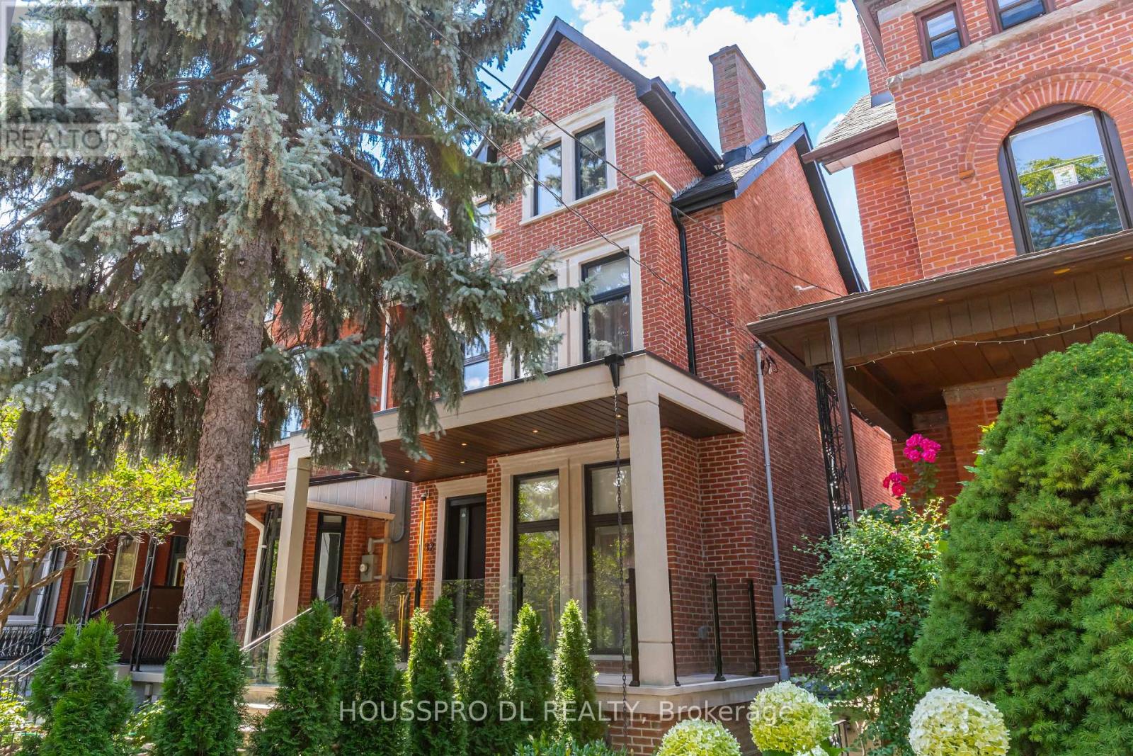 MLS® listing #30103693 for sale located at 82 MAJOR STREET